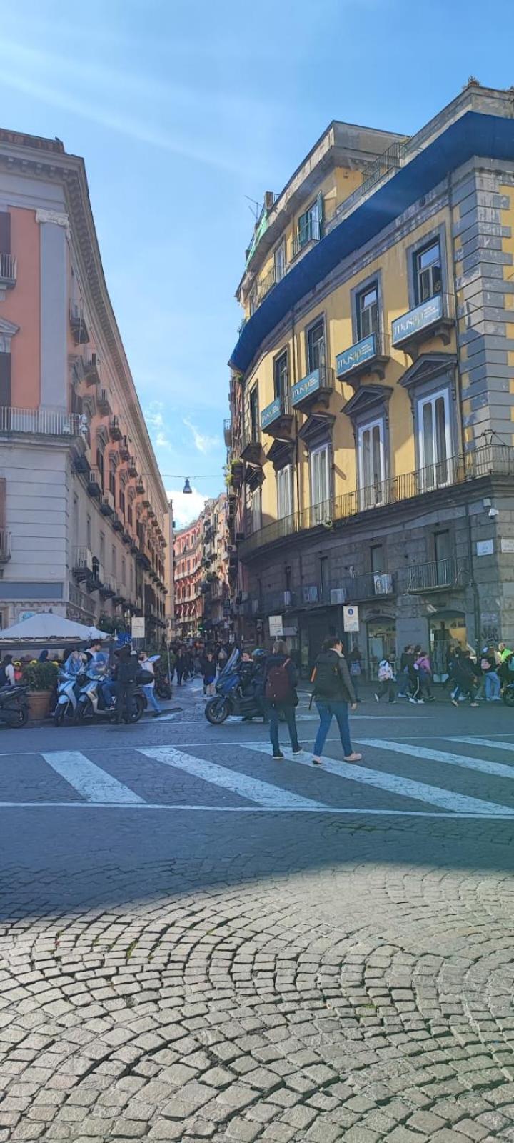 La Chicca Appartamento Intero Nei Quartieri Spagnoli Neapel Exteriör bild